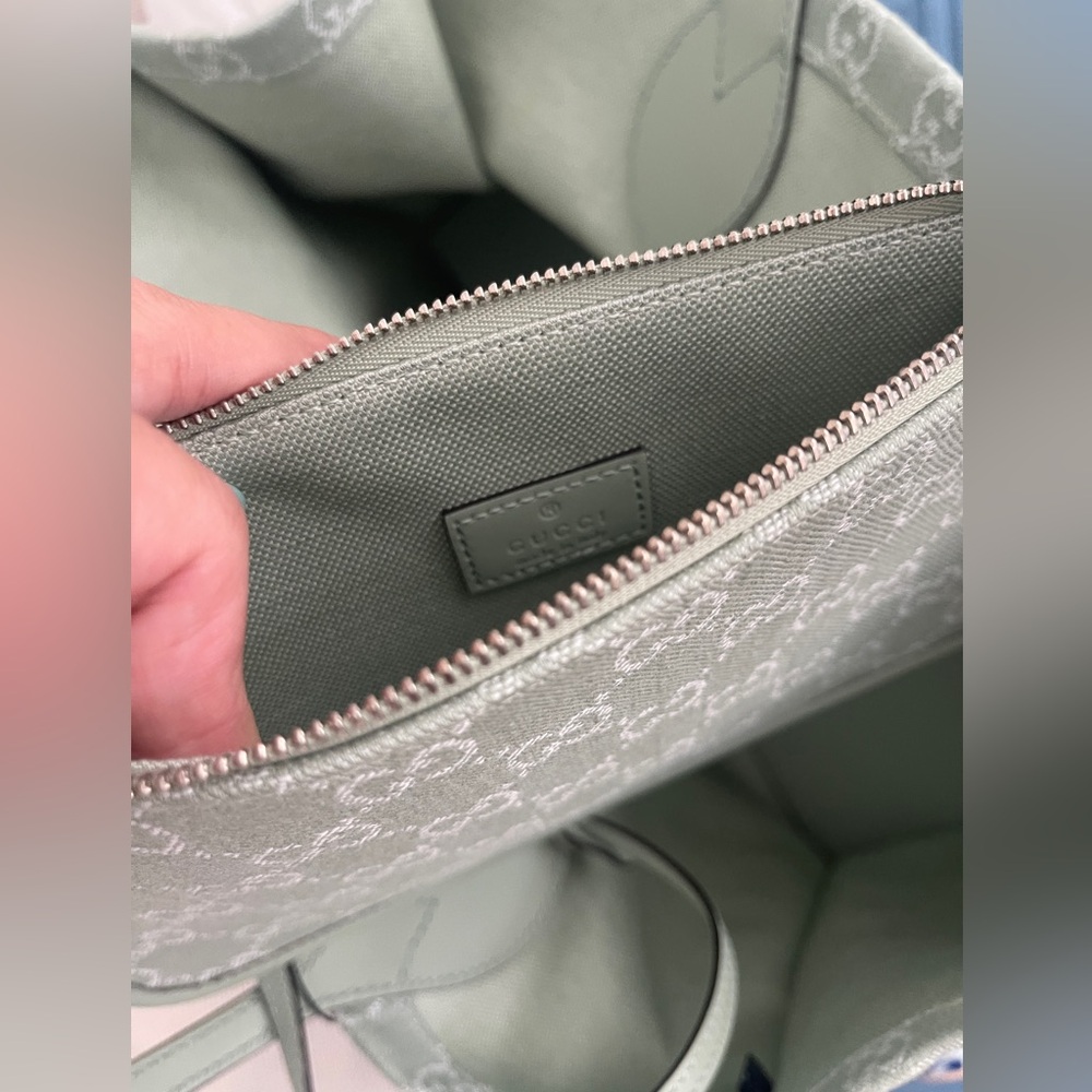 $3850 New GUCCI LG Mint Sage Green Supreme Tote with Detachable Matching Pouch - Picture 15 of 17